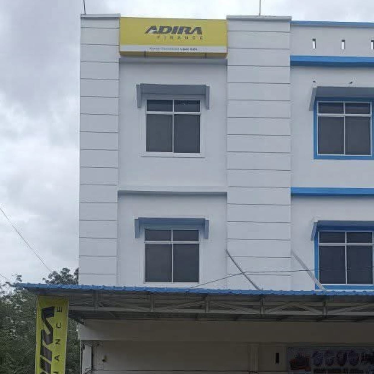 Adira Finance Lipat Kain